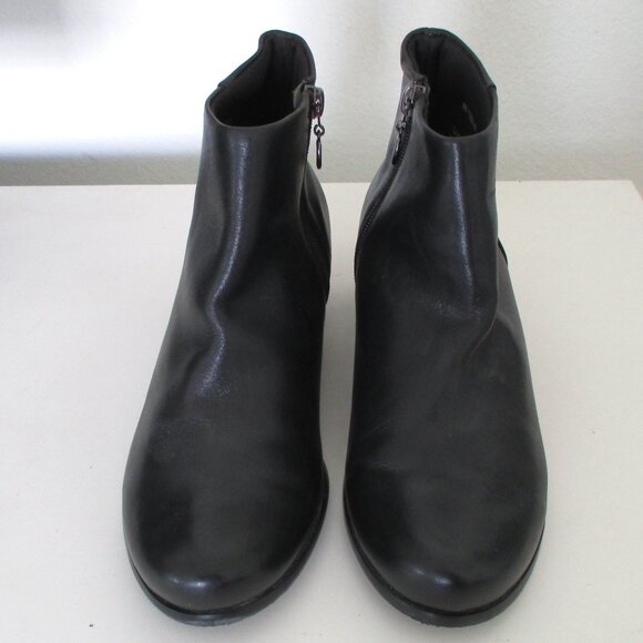 Trotters Womens Black Leather Side Zip Ankle Bootie w/ 1.5" Heel NWOB - Size 8W - Picture 5 of 9